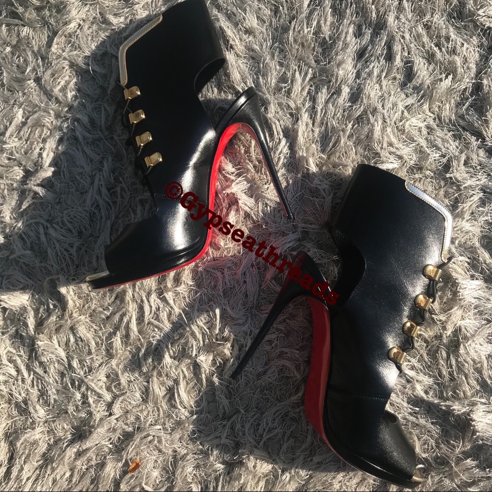 Christian Louboutin Troubida 120 Lace Front Pump🎀